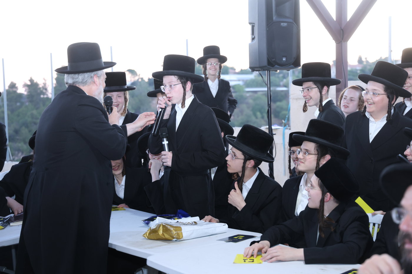 בחורי ויז'ניץ אלעד במבחן מזומנים באורה
