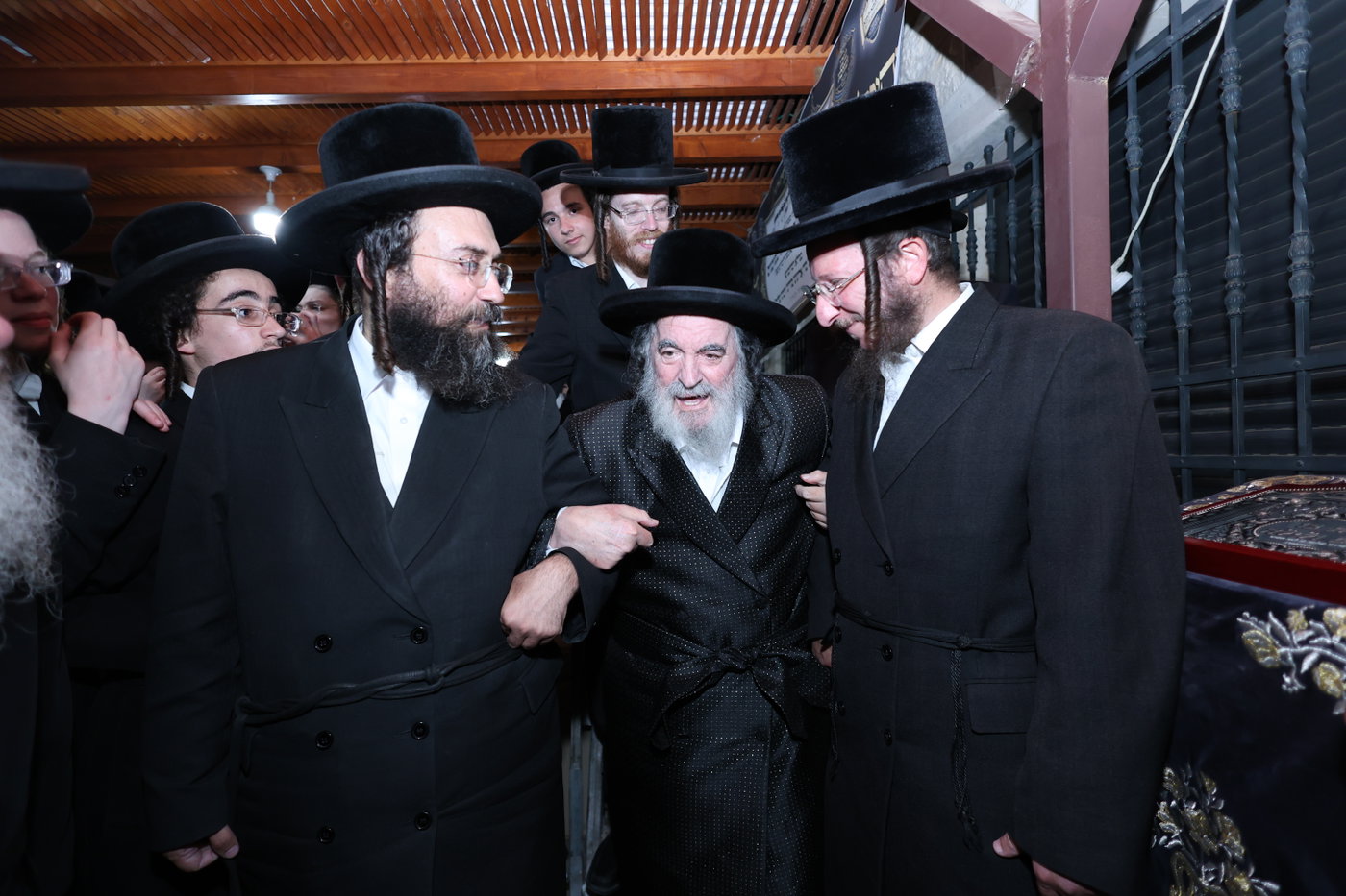 בחורי ויז'ניץ אלעד במבחן מזומנים באורה