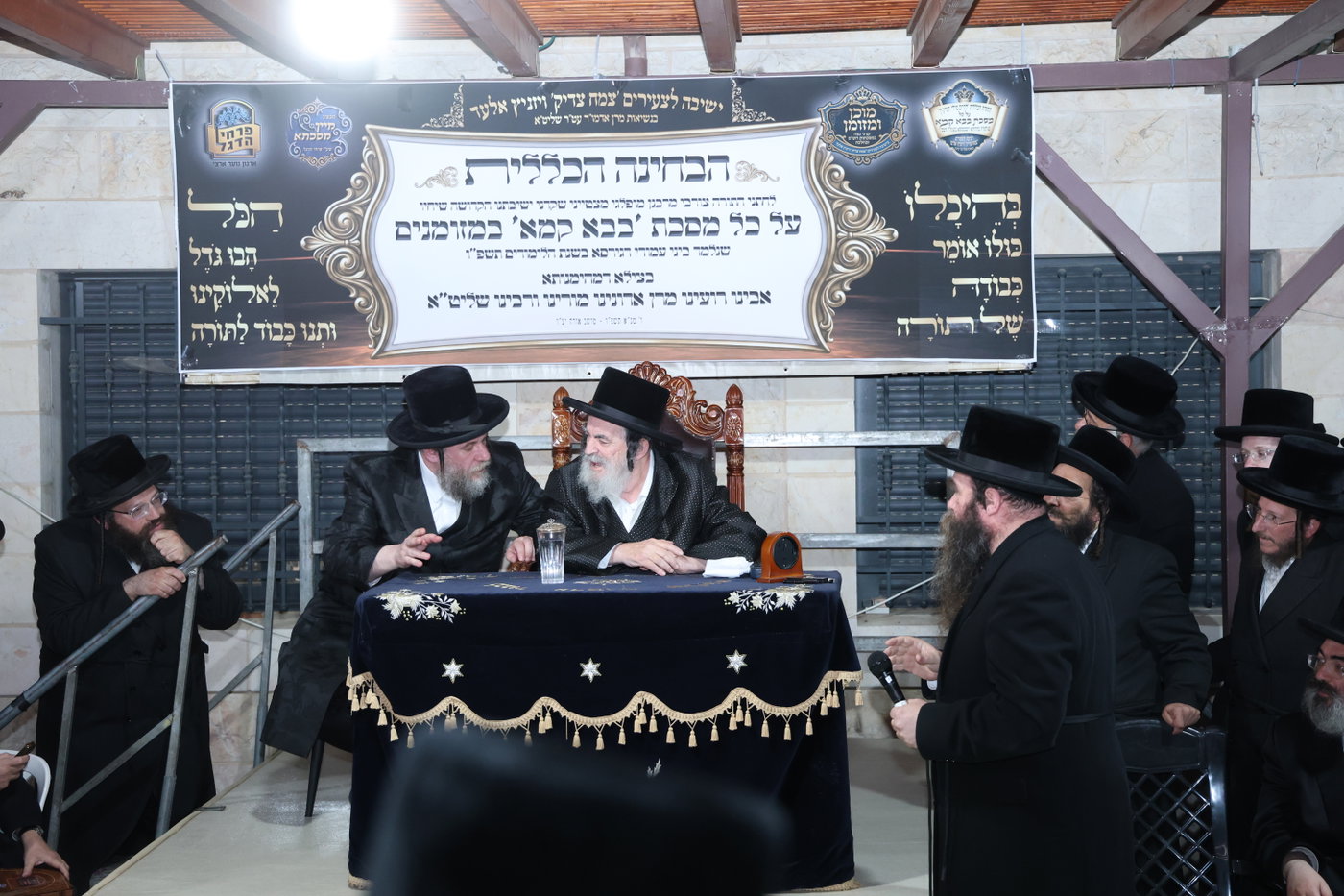 בחורי ויז'ניץ אלעד במבחן מזומנים באורה