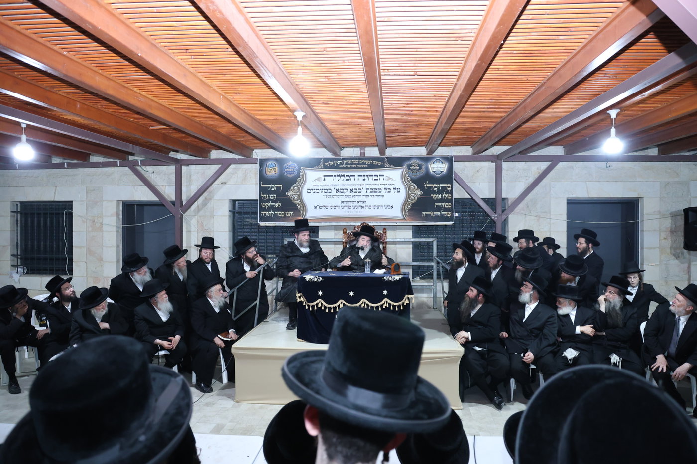 בחורי ויז'ניץ אלעד במבחן מזומנים באורה