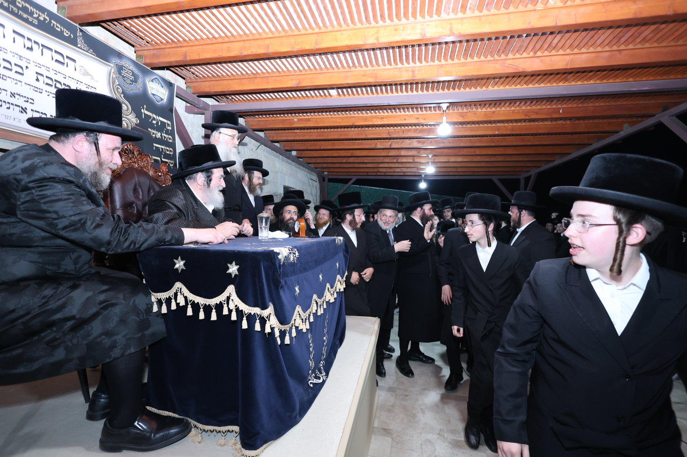 בחורי ויז'ניץ אלעד במבחן מזומנים באורה