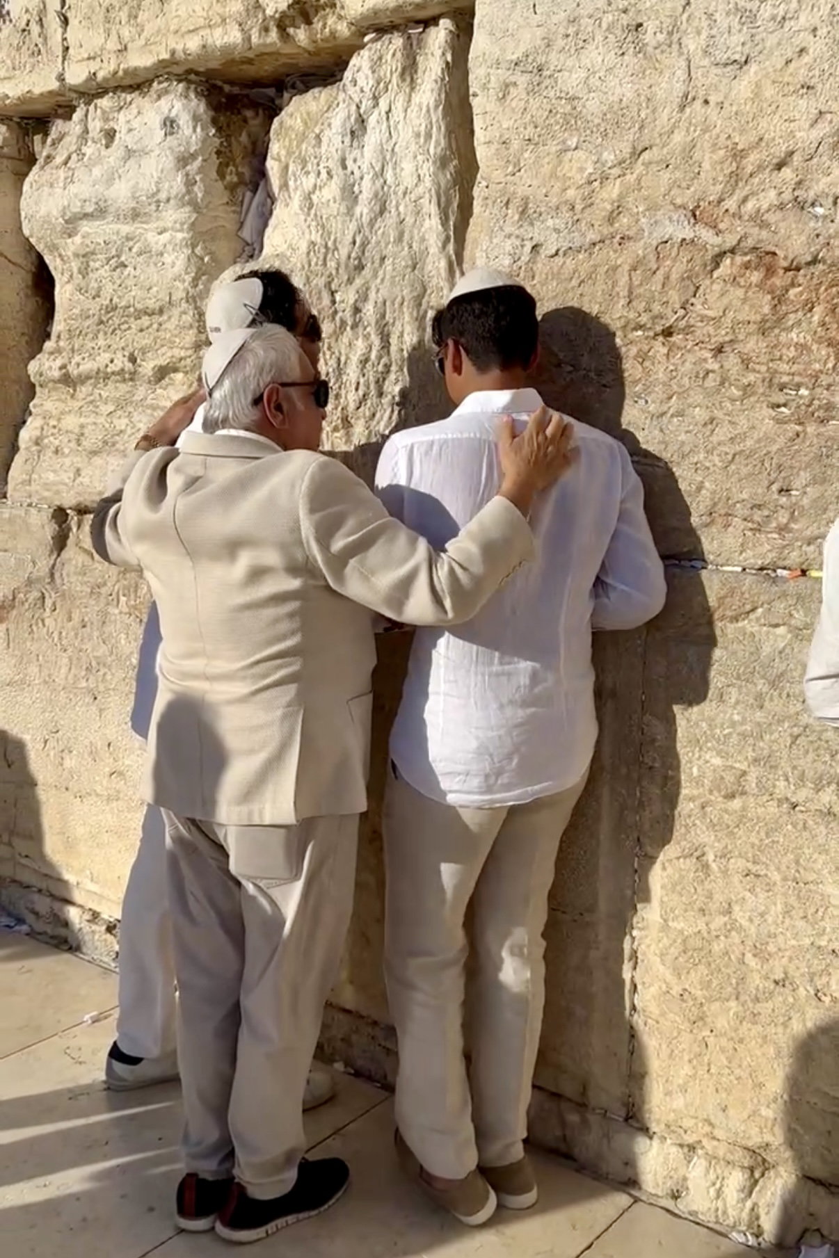 כך חגגו 52 נערים מקהילת 'אנוסי משהד' בר מצווה בכותל המערבי