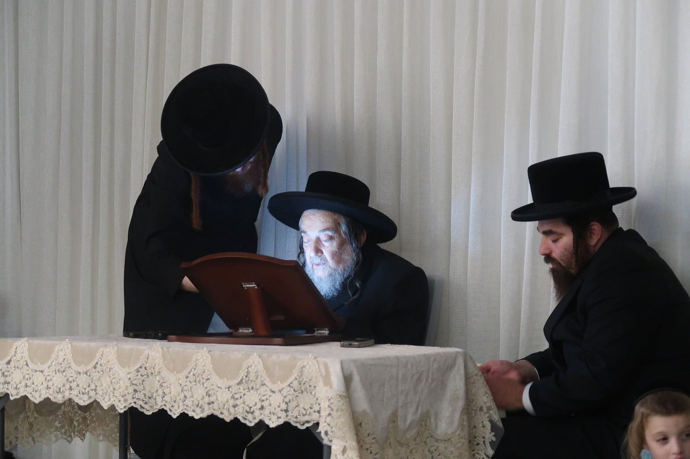 תשעה באב אצל הגה"צ רבי יעקב מאיר שכטר