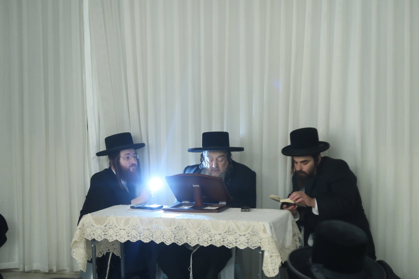 תשעה באב אצל הגה"צ רבי יעקב מאיר שכטר
