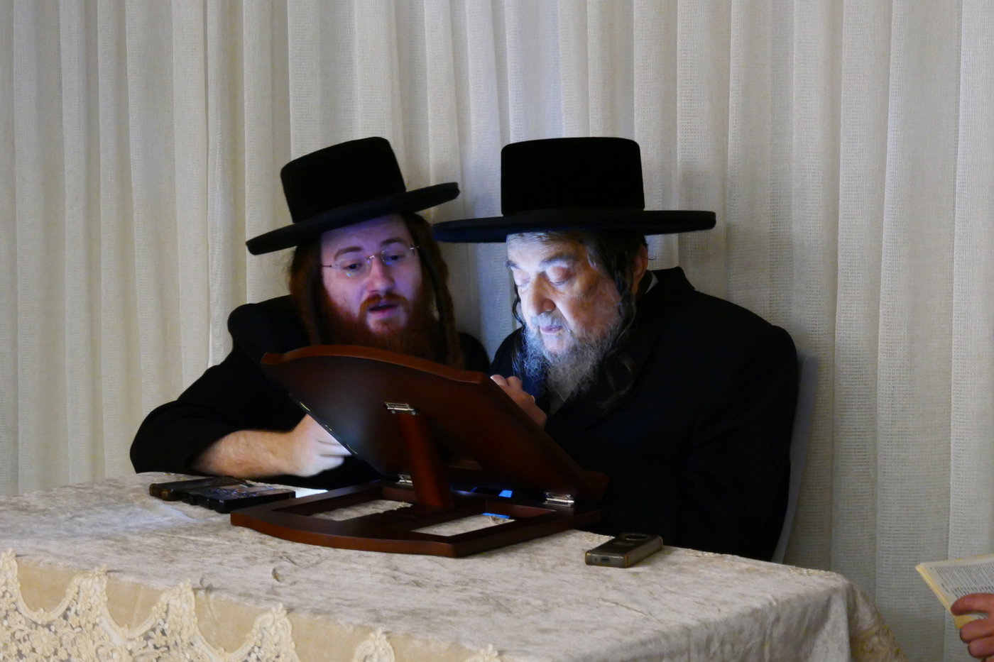 תשעה באב אצל הגה"צ רבי יעקב מאיר שכטר