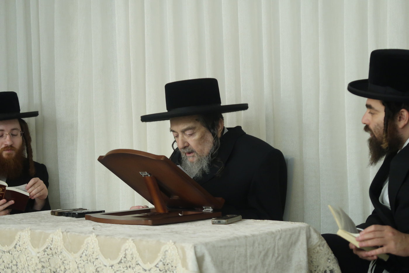 תשעה באב אצל הגה"צ רבי יעקב מאיר שכטר