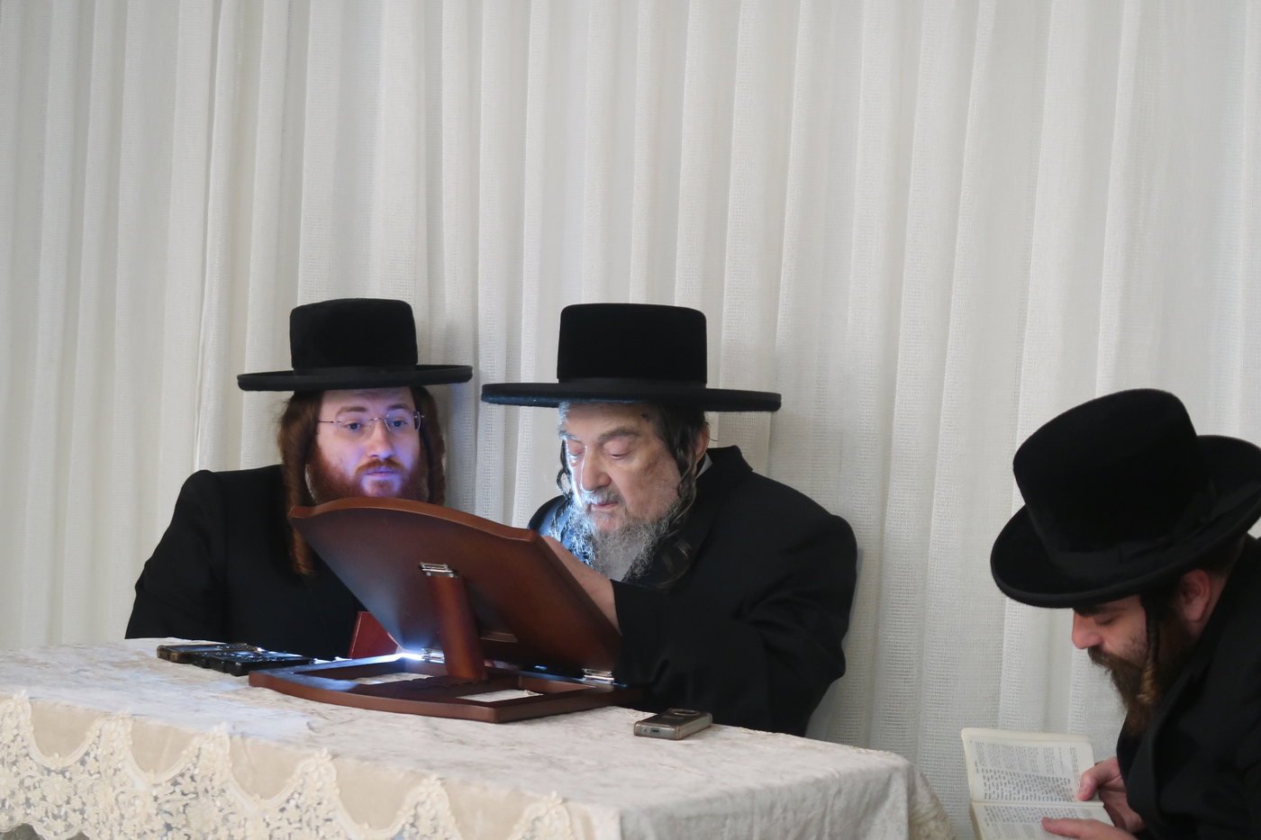 תשעה באב אצל הגה"צ רבי יעקב מאיר שכטר