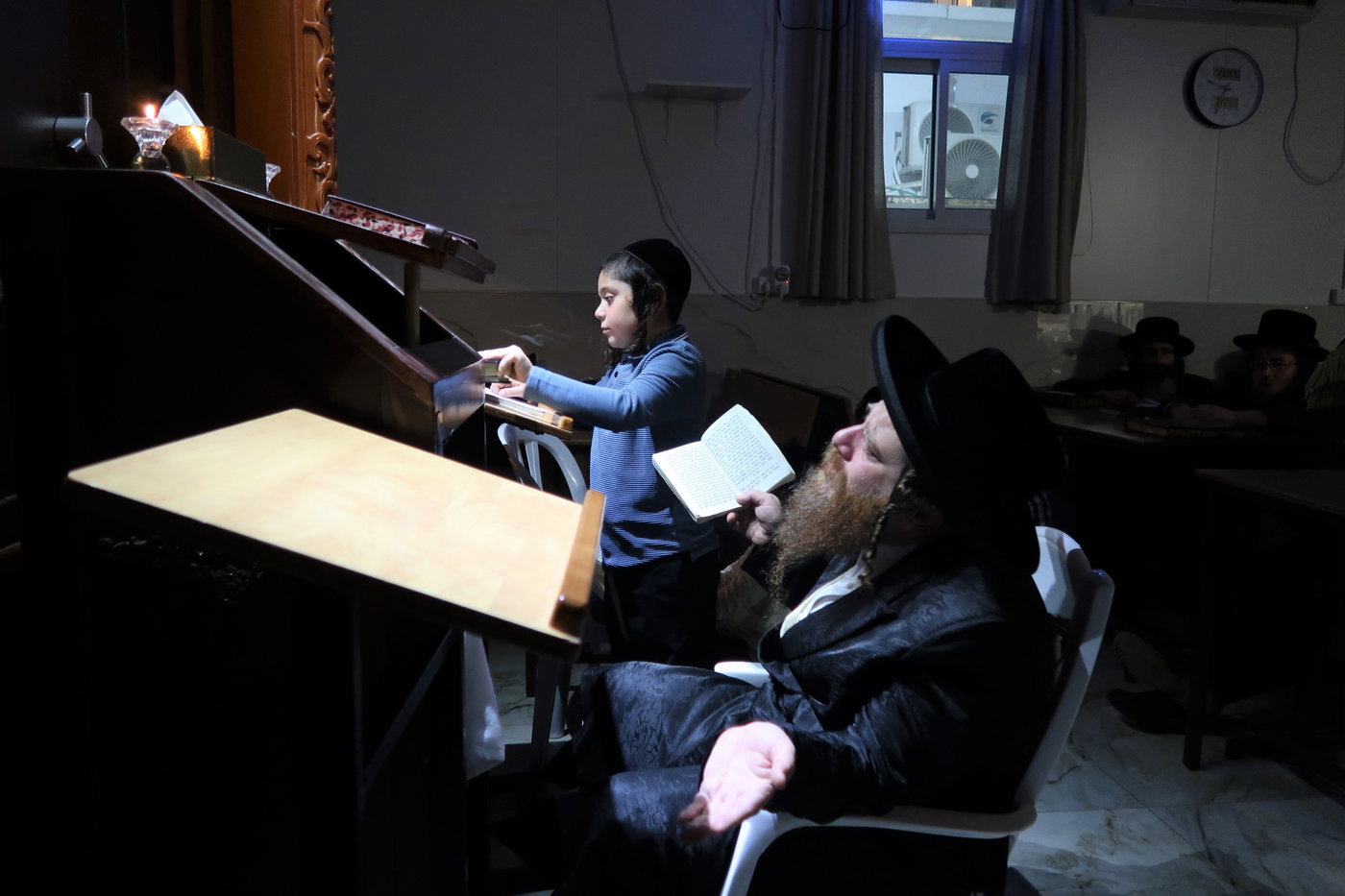 מגילת איכה וקידוש לבנה מוצאי ת"ב בחצה"ק מיאלען