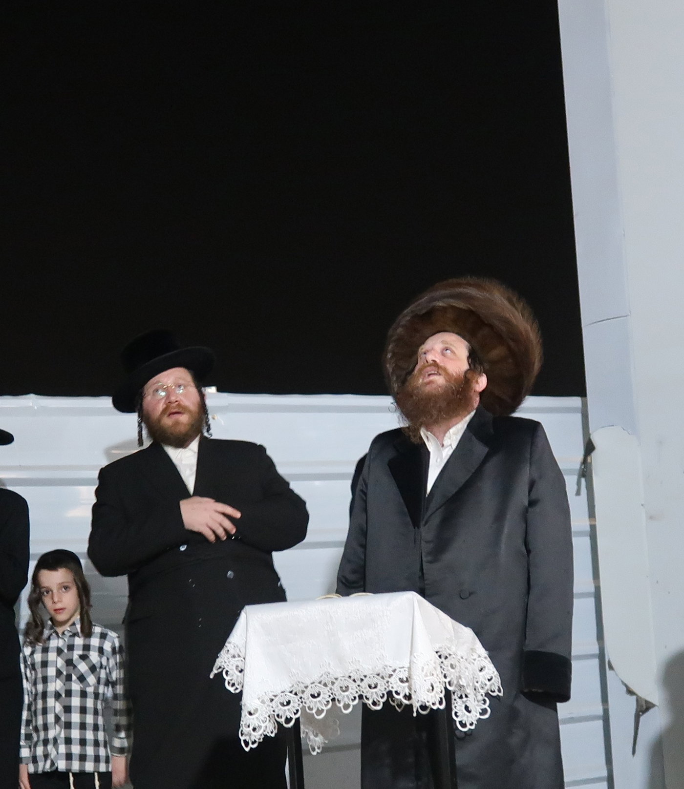 מגילת איכה וקידוש לבנה מוצאי ת"ב בחצה"ק מיאלען