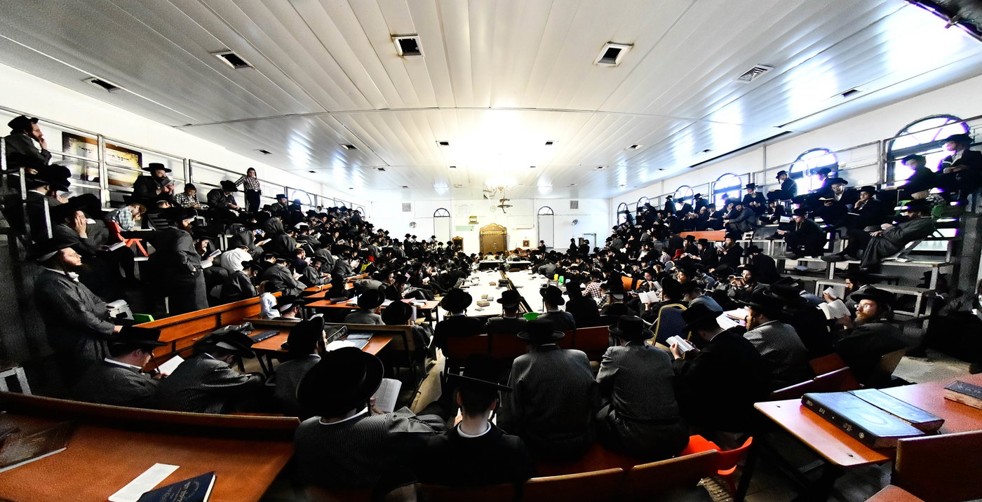 האדמו"רים מתולדות אברהם יצחק וויז'ניץ לונדון ביום תשעה באב