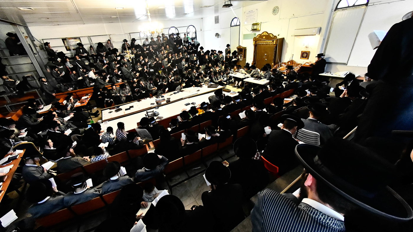 האדמו"רים מתולדות אברהם יצחק וויז'ניץ לונדון ביום תשעה באב