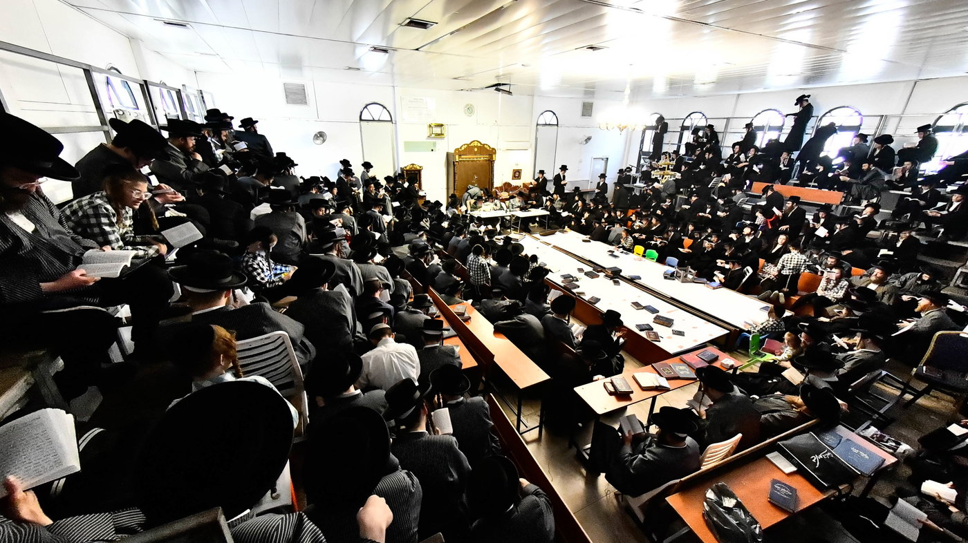האדמו"רים מתולדות אברהם יצחק וויז'ניץ לונדון ביום תשעה באב