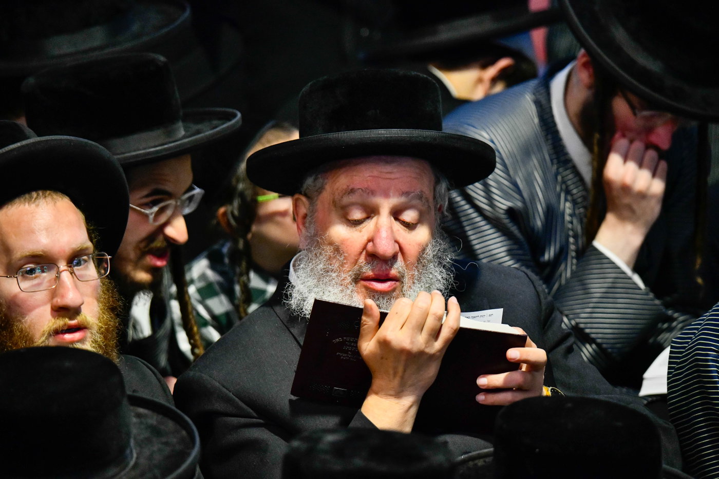 האדמו"רים מתולדות אברהם יצחק וויז'ניץ לונדון ביום תשעה באב