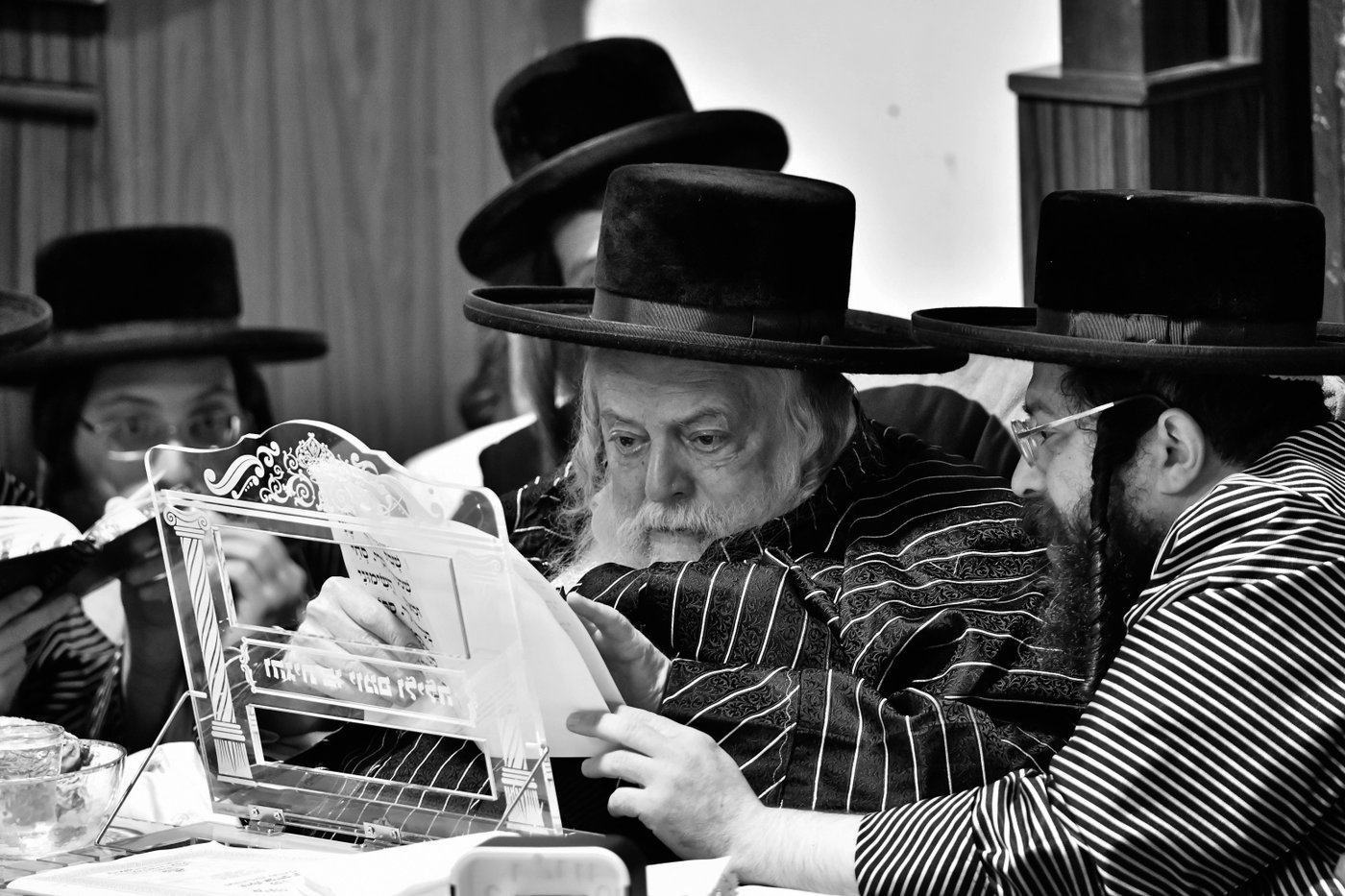האדמו"רים מתולדות אברהם יצחק וויז'ניץ לונדון ביום תשעה באב