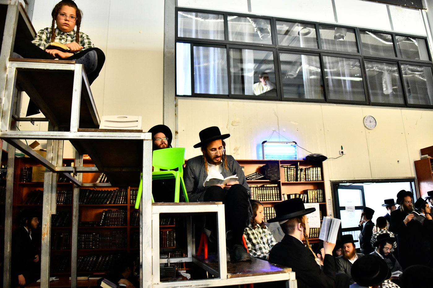 האדמו"רים מתולדות אברהם יצחק וויז'ניץ לונדון ביום תשעה באב