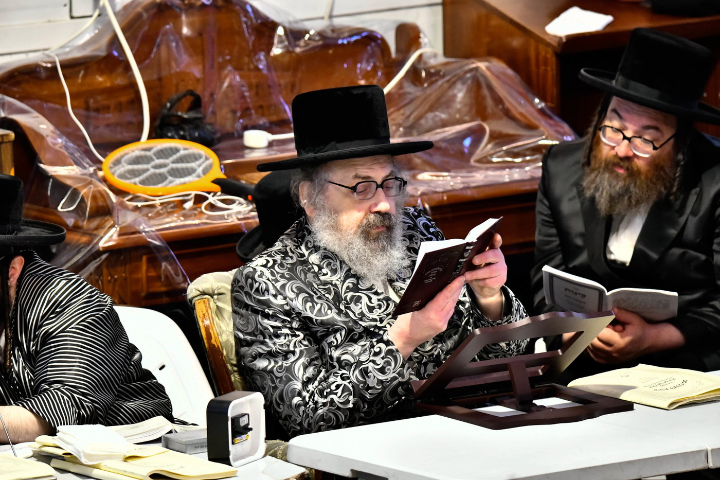 האדמו"רים מתולדות אברהם יצחק וויז'ניץ לונדון ביום תשעה באב