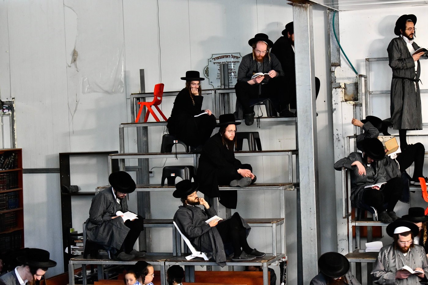האדמו"רים מתולדות אברהם יצחק וויז'ניץ לונדון ביום תשעה באב
