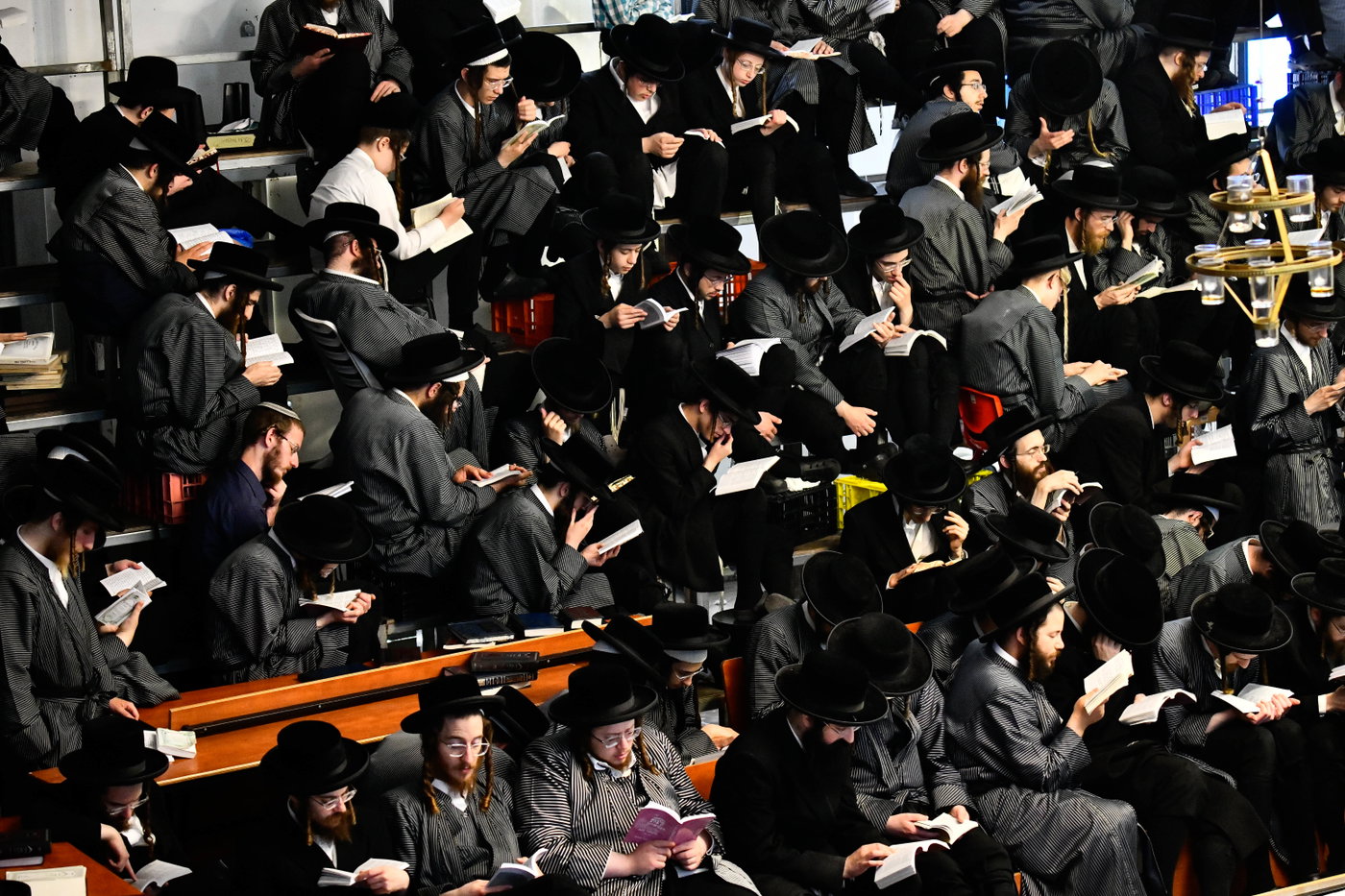 האדמו"רים מתולדות אברהם יצחק וויז'ניץ לונדון ביום תשעה באב