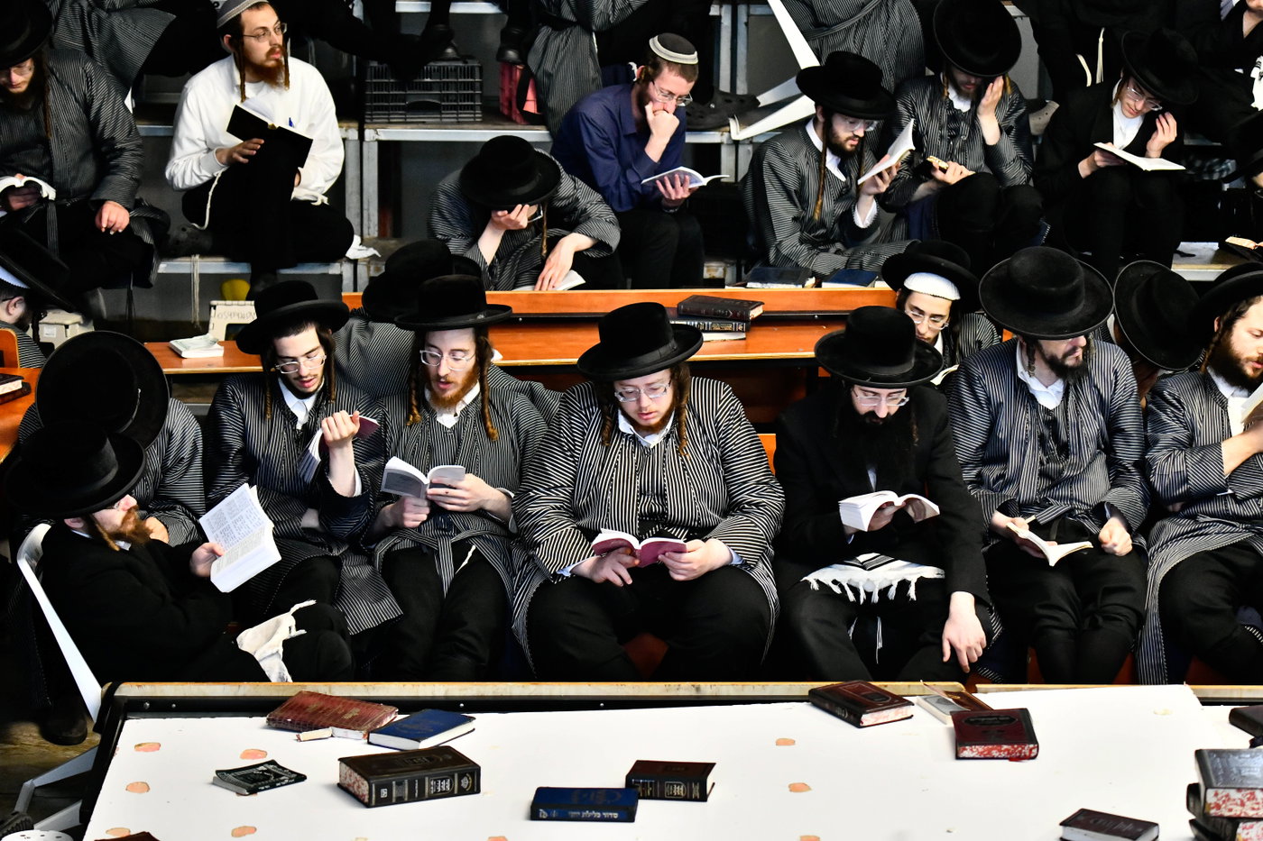 האדמו"רים מתולדות אברהם יצחק וויז'ניץ לונדון ביום תשעה באב