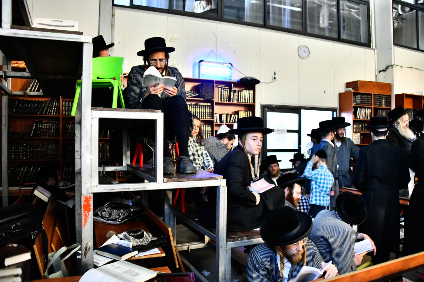 האדמו"רים מתולדות אברהם יצחק וויז'ניץ לונדון ביום תשעה באב
