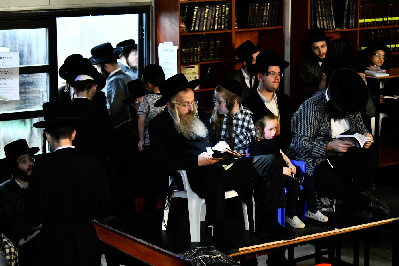 האדמו"רים מתולדות אברהם יצחק וויז'ניץ לונדון ביום תשעה באב