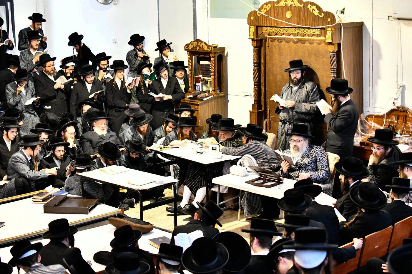 האדמו"רים מתולדות אברהם יצחק וויז'ניץ לונדון ביום תשעה באב