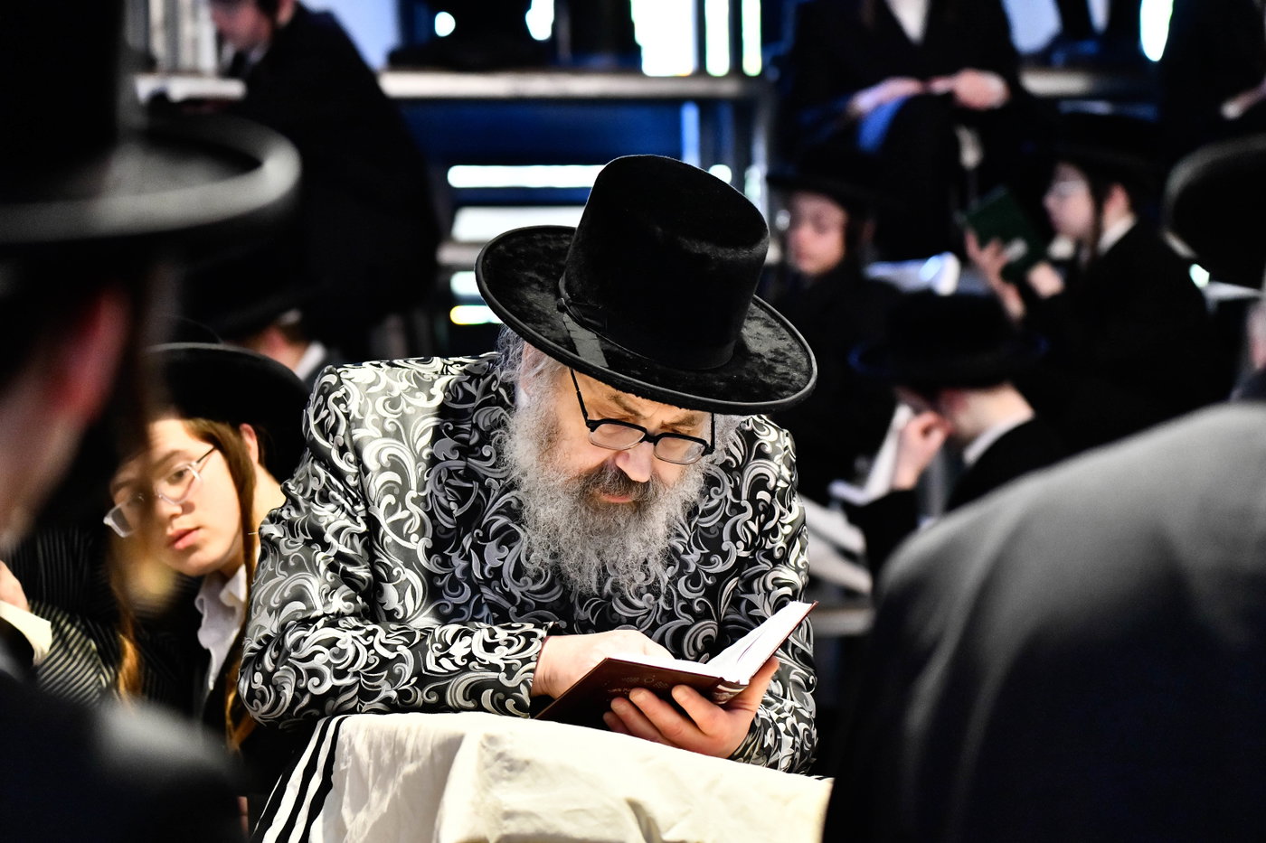 האדמו"רים מתולדות אברהם יצחק וויז'ניץ לונדון ביום תשעה באב