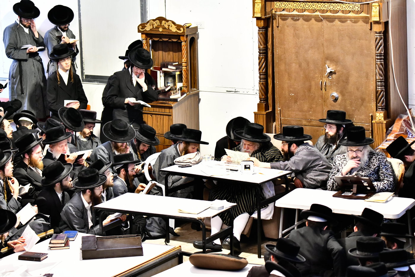 האדמו"רים מתולדות אברהם יצחק וויז'ניץ לונדון ביום תשעה באב