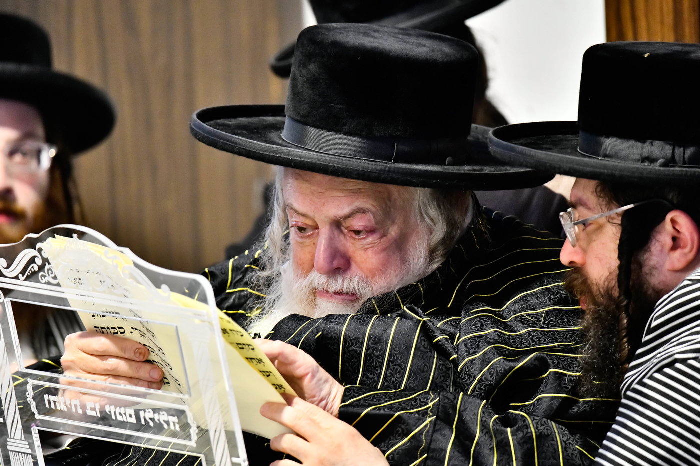 האדמו"רים מתולדות אברהם יצחק וויז'ניץ לונדון ביום תשעה באב