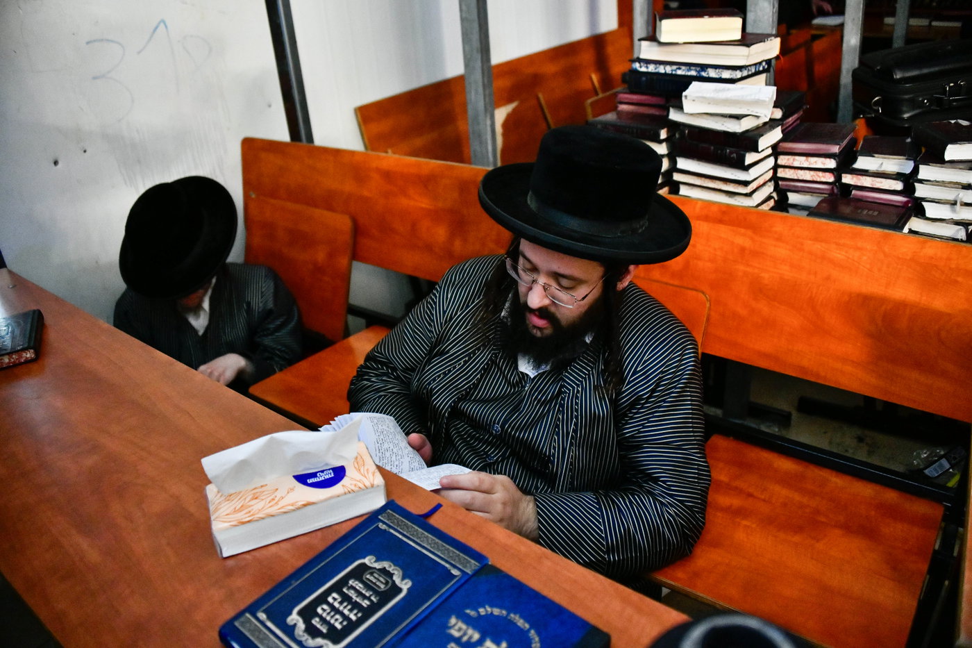 האדמו"רים מתולדות אברהם יצחק וויז'ניץ לונדון ביום תשעה באב