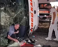 הנוסעים יוצאים דרך המשה הקדמית