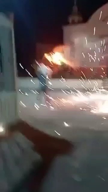 הזיקוקים עולים בלהבות