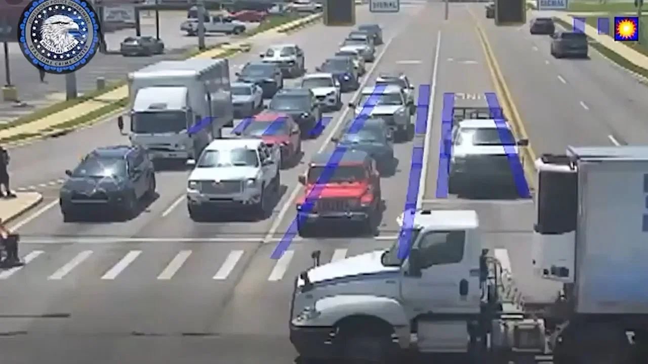 גיבור על במציאות: נכה שנתקע באמצע כביש סואן קיבל חילוץ לא צפוי | צפו