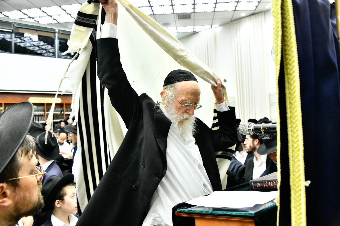 עצרת תפילה בבית השם