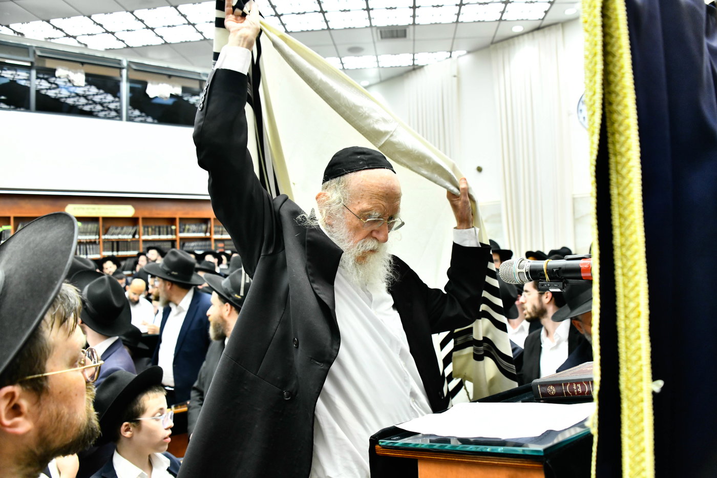 עצרת תפילה בבית השם