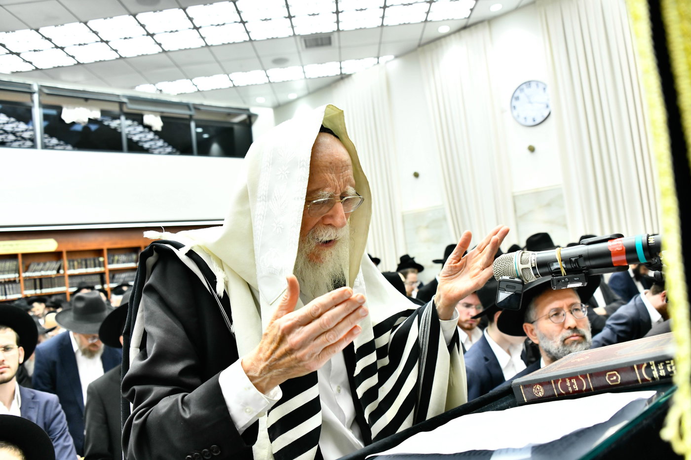 עצרת תפילה בבית השם