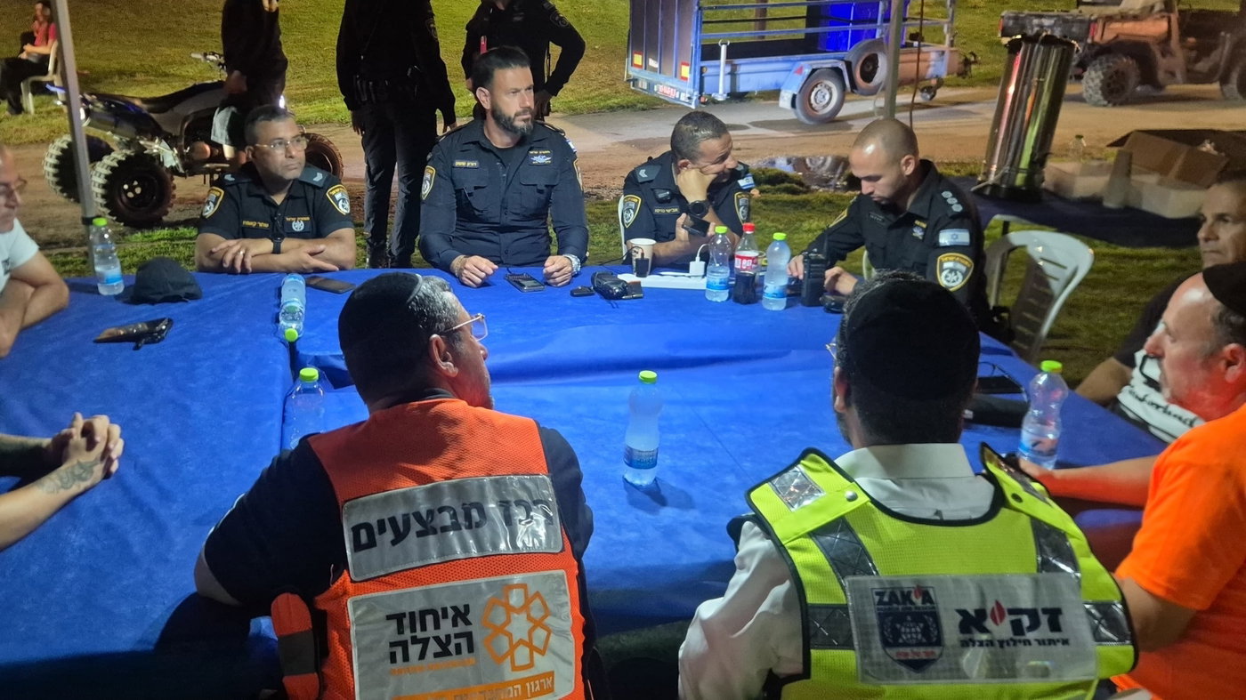החיפושים בחוף הים, הלילה