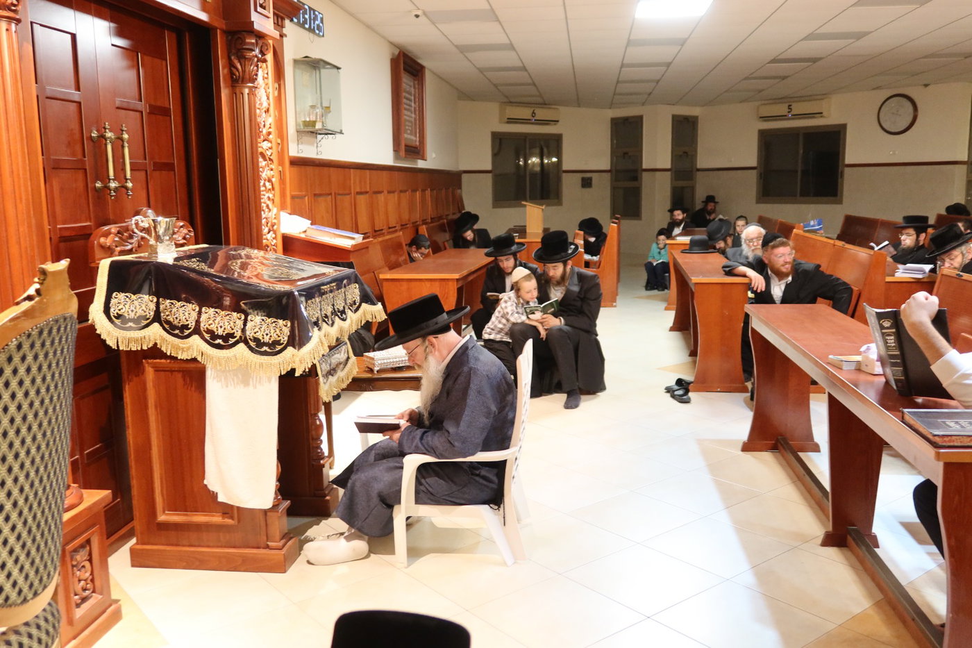 תשעה באב בחצה"ק קרעטשניף קרית גת