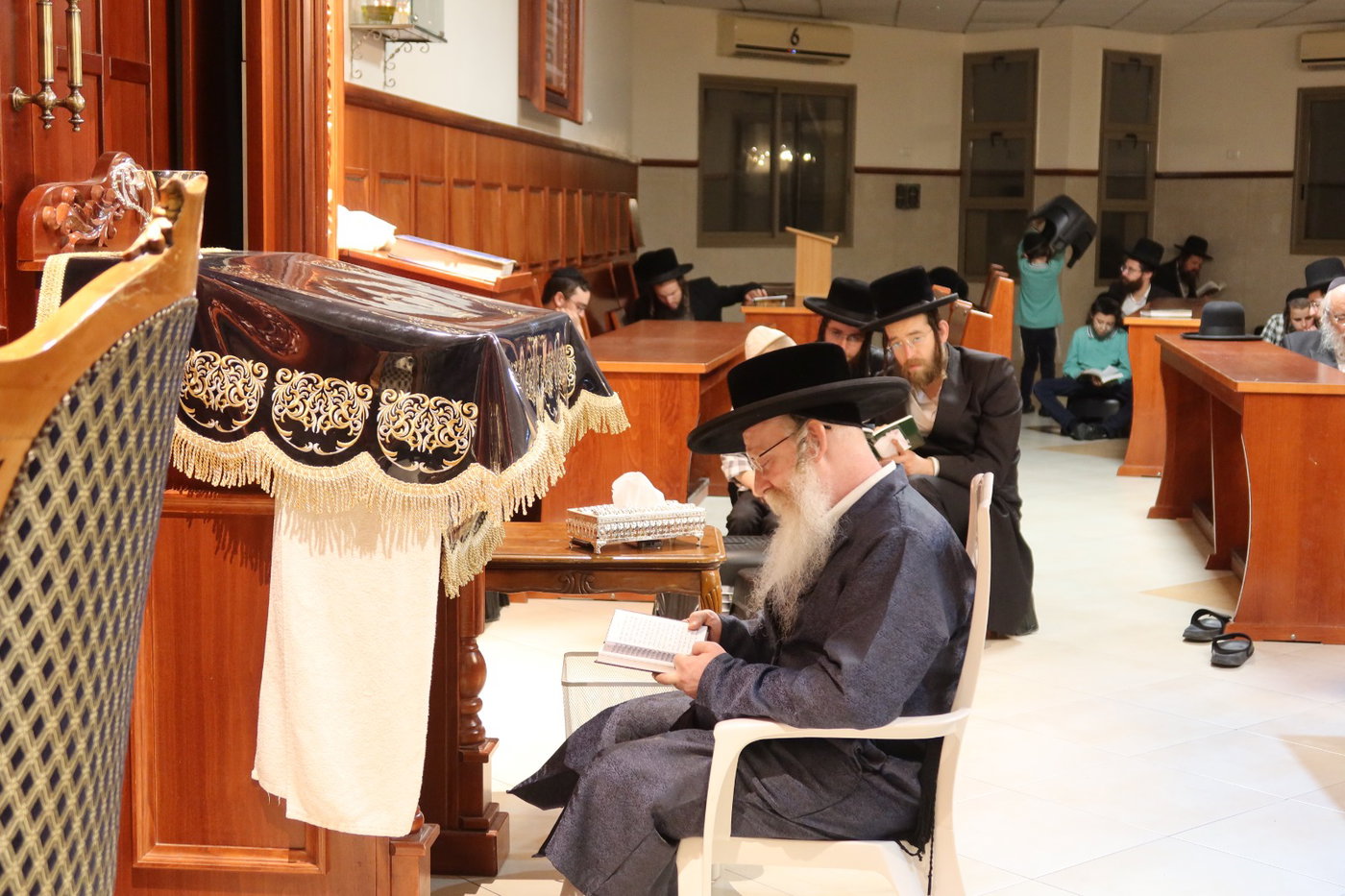 תשעה באב בחצה"ק קרעטשניף קרית גת