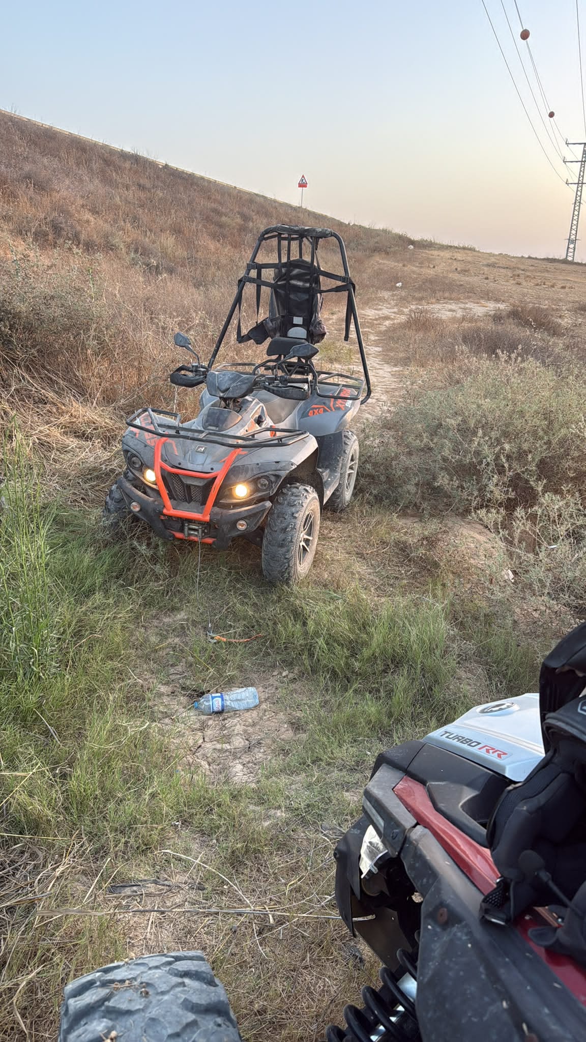 פשיטה סוערת: שוטרים חפרו באדמה - ושלפו את השקית המפלילה | צפו