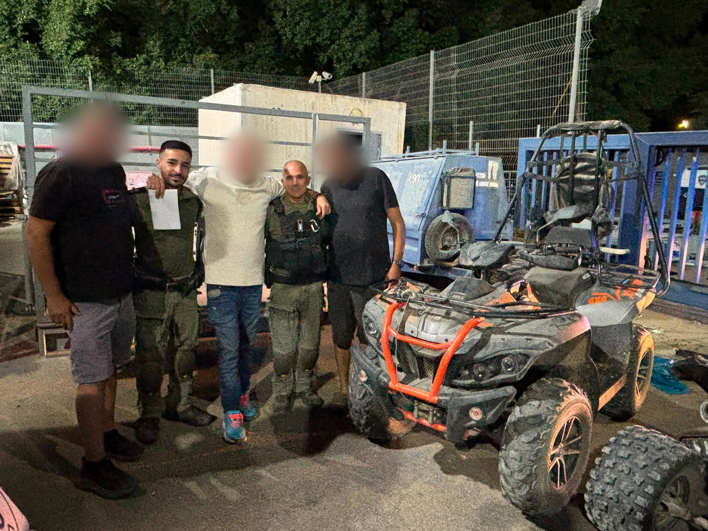 פשיטה סוערת: שוטרים חפרו באדמה - ושלפו את השקית המפלילה | צפו
