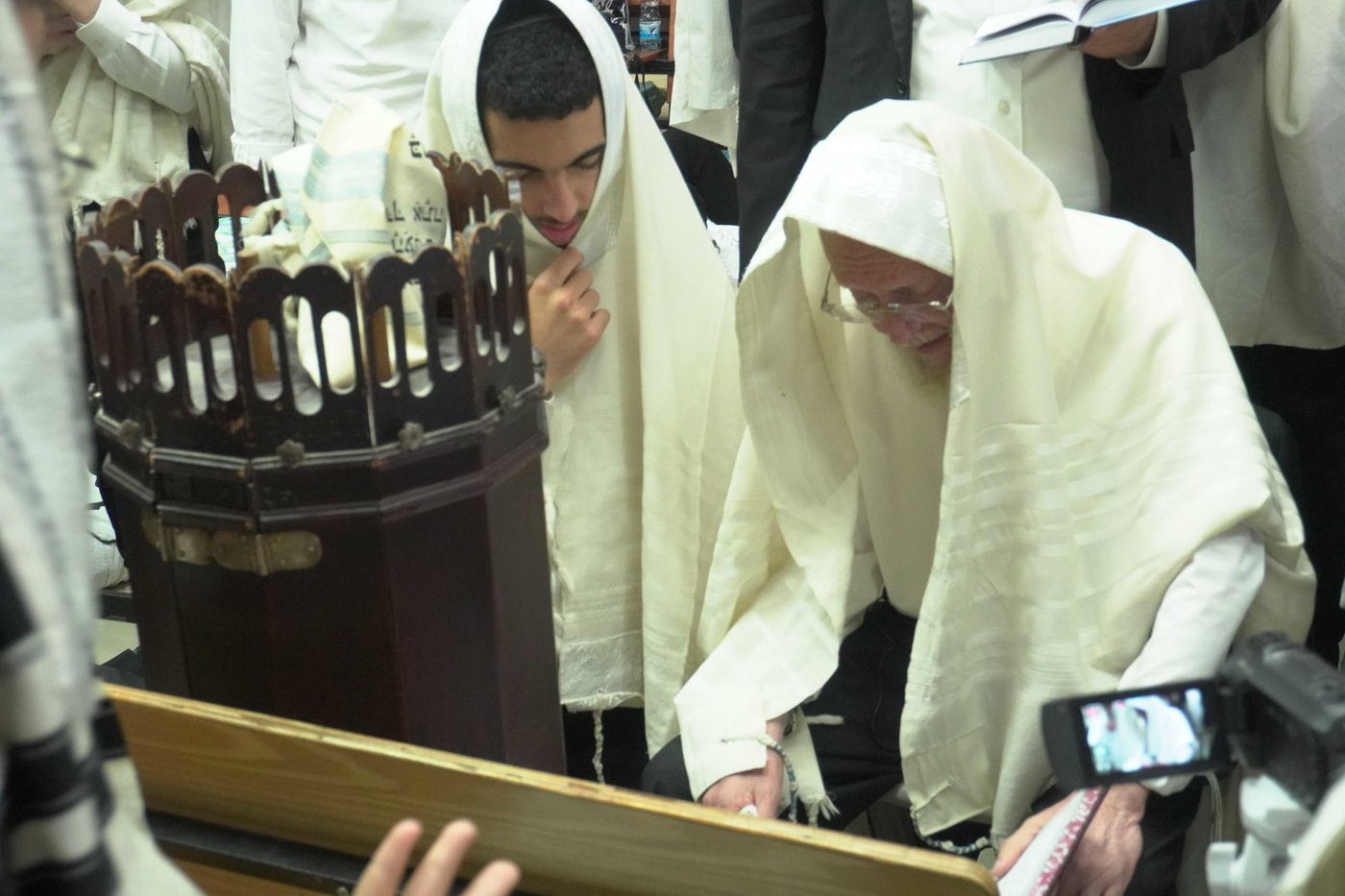 תשעה באב אצל הגר"צ מאזוז