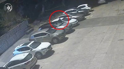 הצעיר הירושלמי לא ציפה שימצאו אותו: נעצר ליד רכב לא שלו - ומתניע | צפו