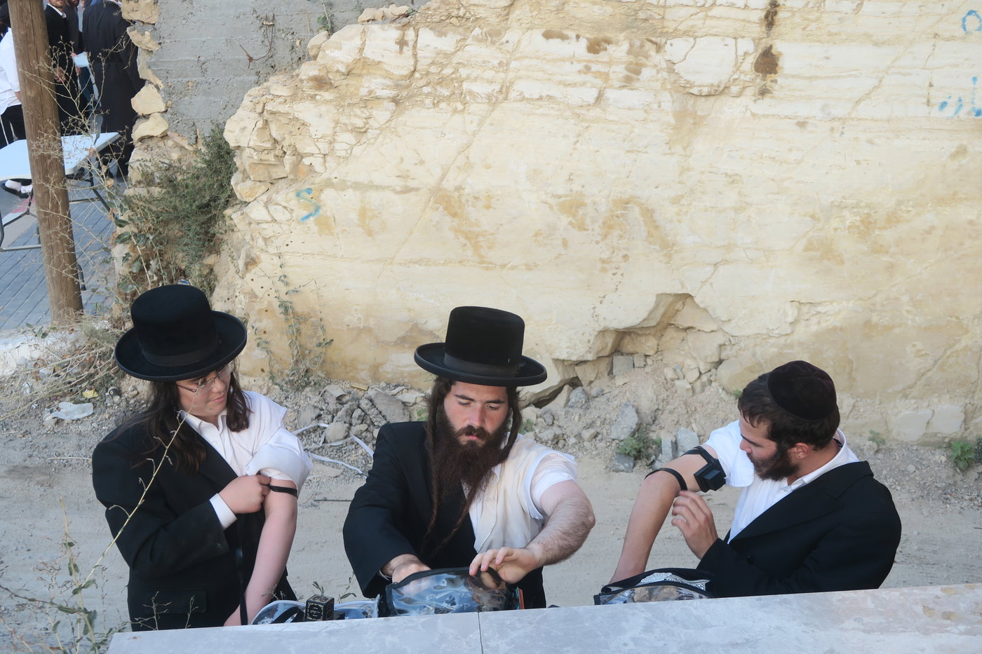 כניסה לקבר עתניאל בן קנז בחברון