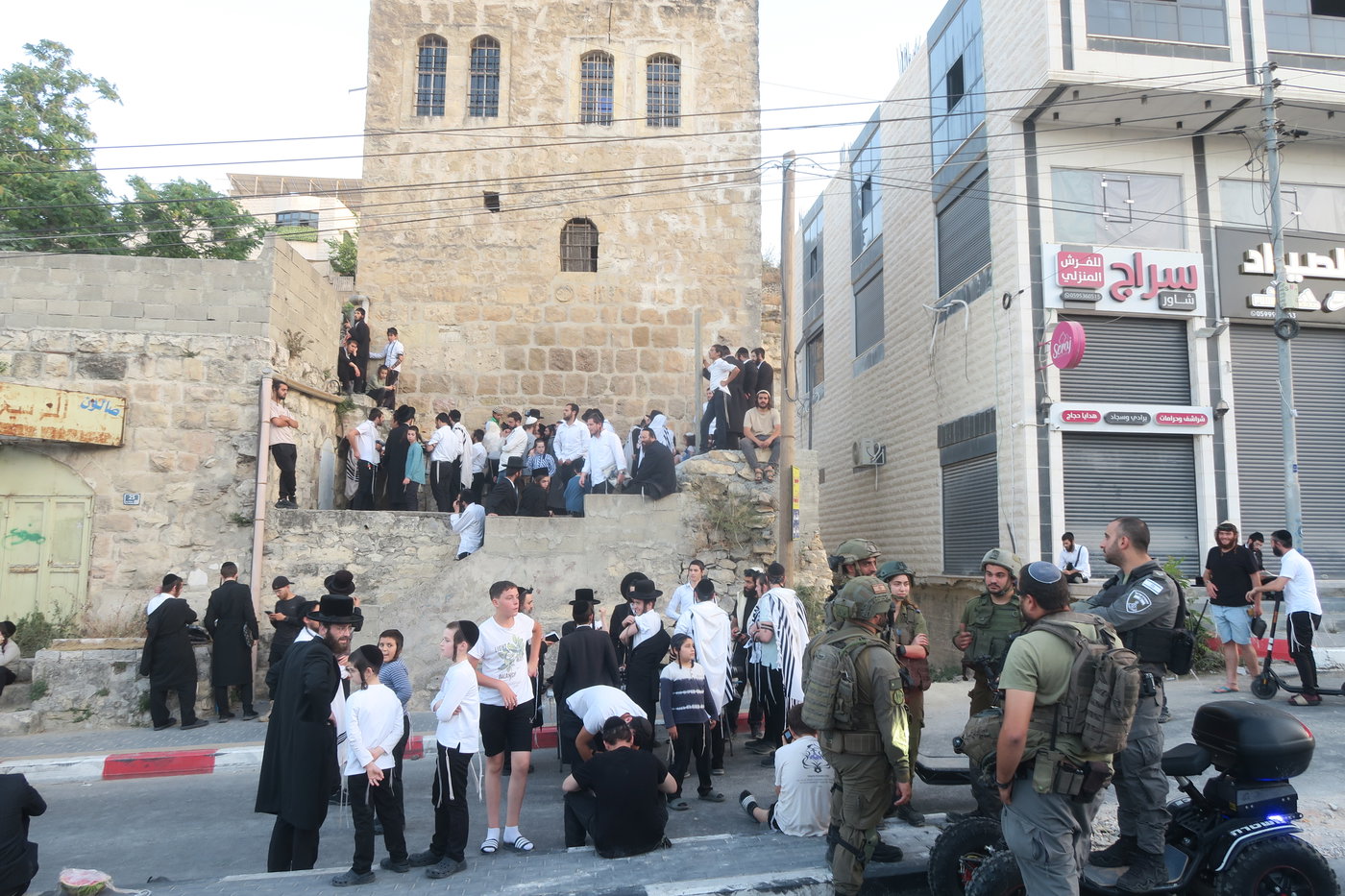 כניסה לקבר עתניאל בן קנז בחברון