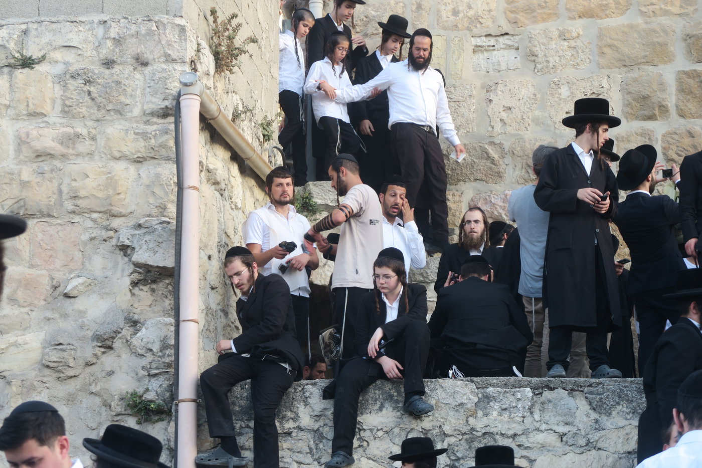 כניסה לקבר עתניאל בן קנז בחברון