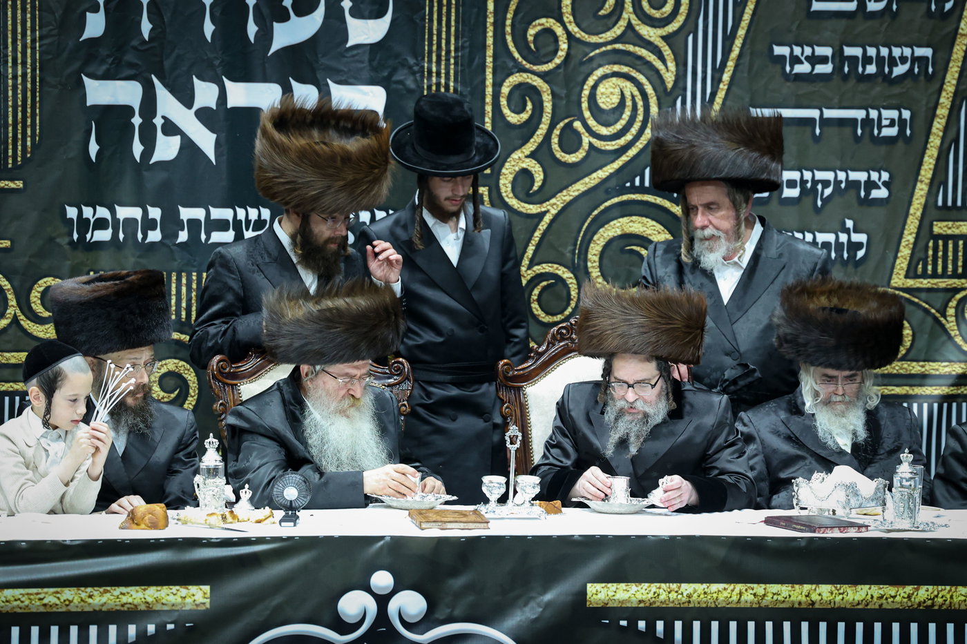 סעודת הודאה מוצ"ש נחמו בחצה"ק סקולען ירושלים