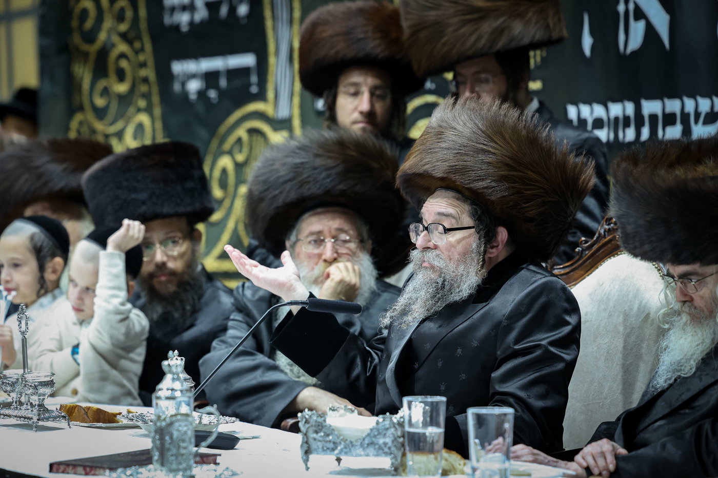 סעודת הודאה מוצ"ש נחמו בחצה"ק סקולען ירושלים