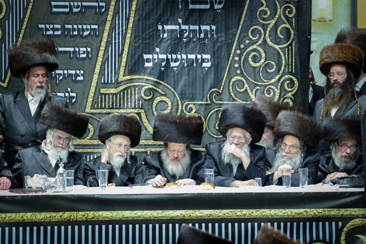 סעודת הודאה מוצ"ש נחמו בחצה"ק סקולען ירושלים