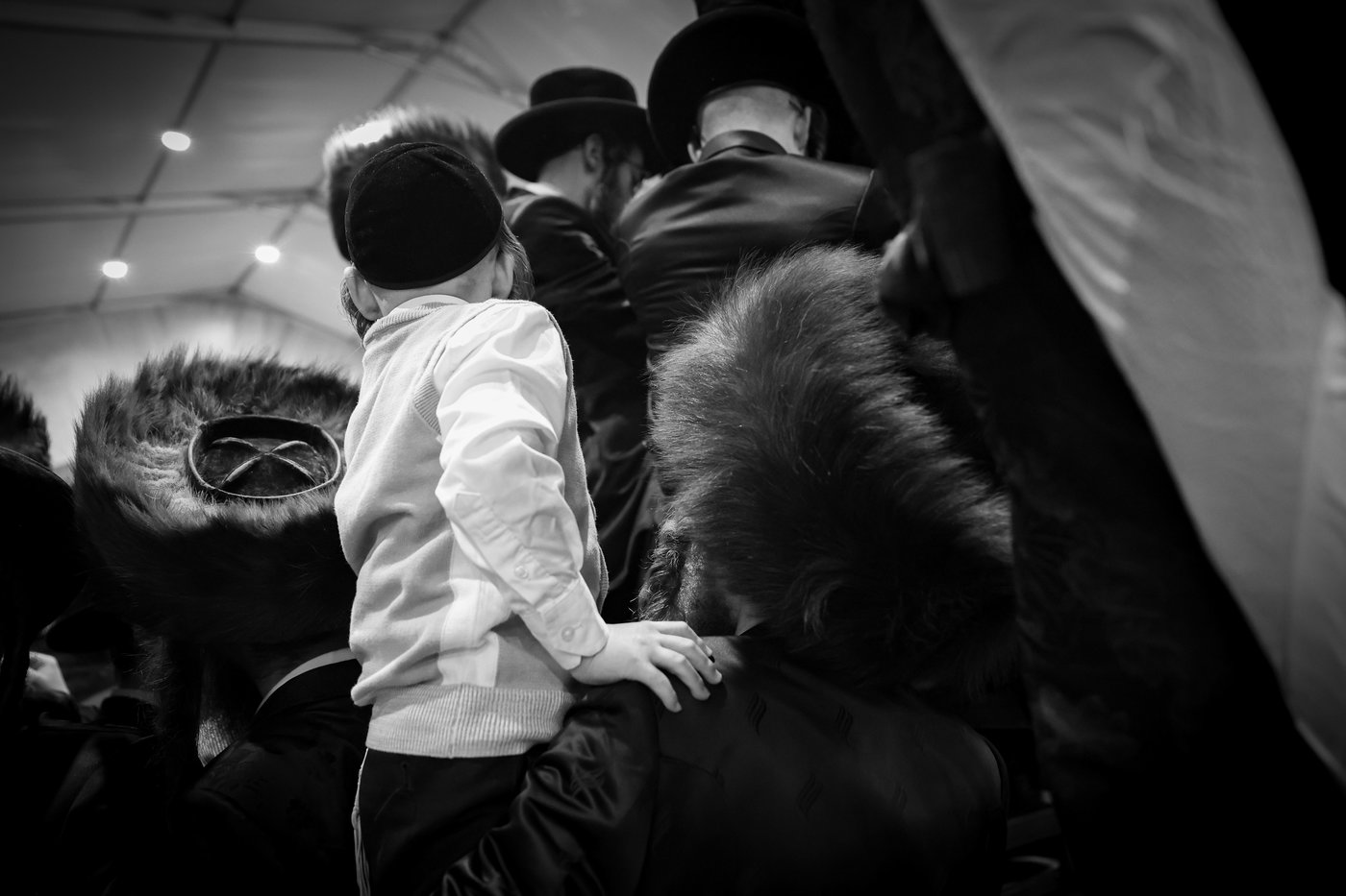 סעודת הודאה מוצ"ש נחמו בחצה"ק סקולען ירושלים